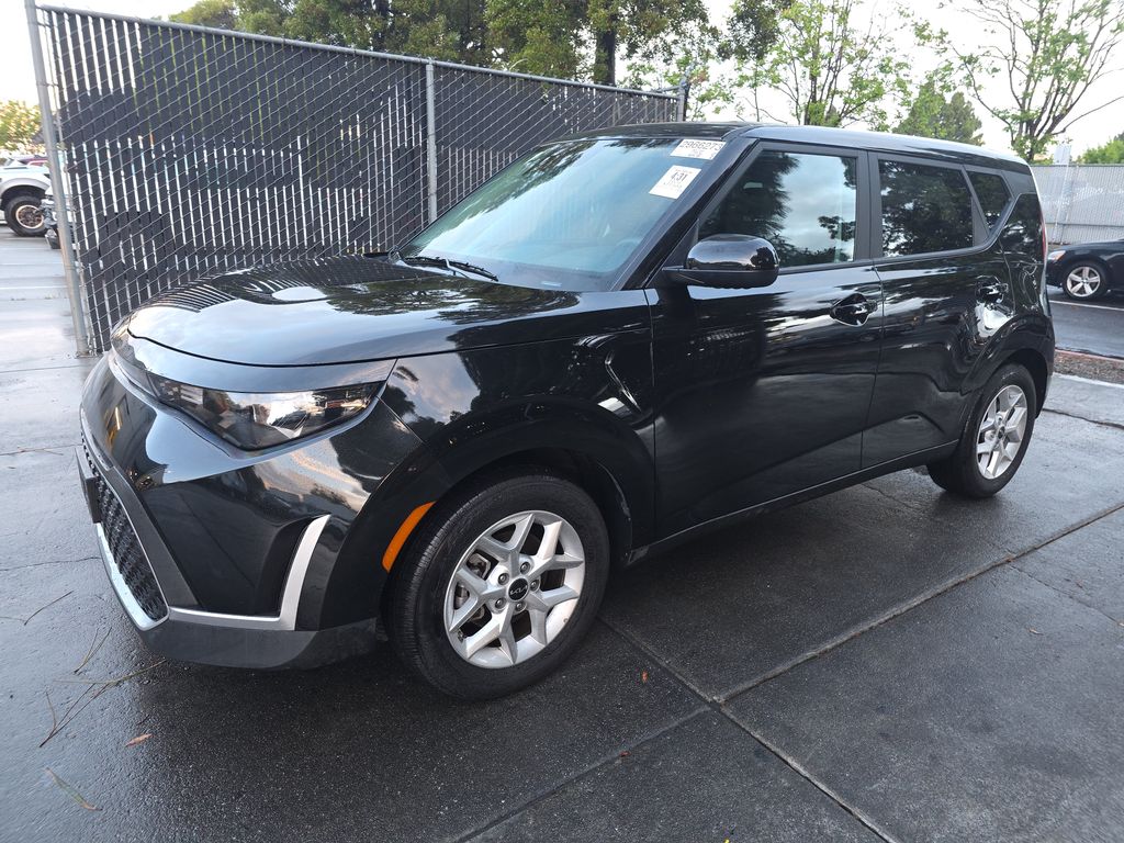 2025 Kia Soul LX photo