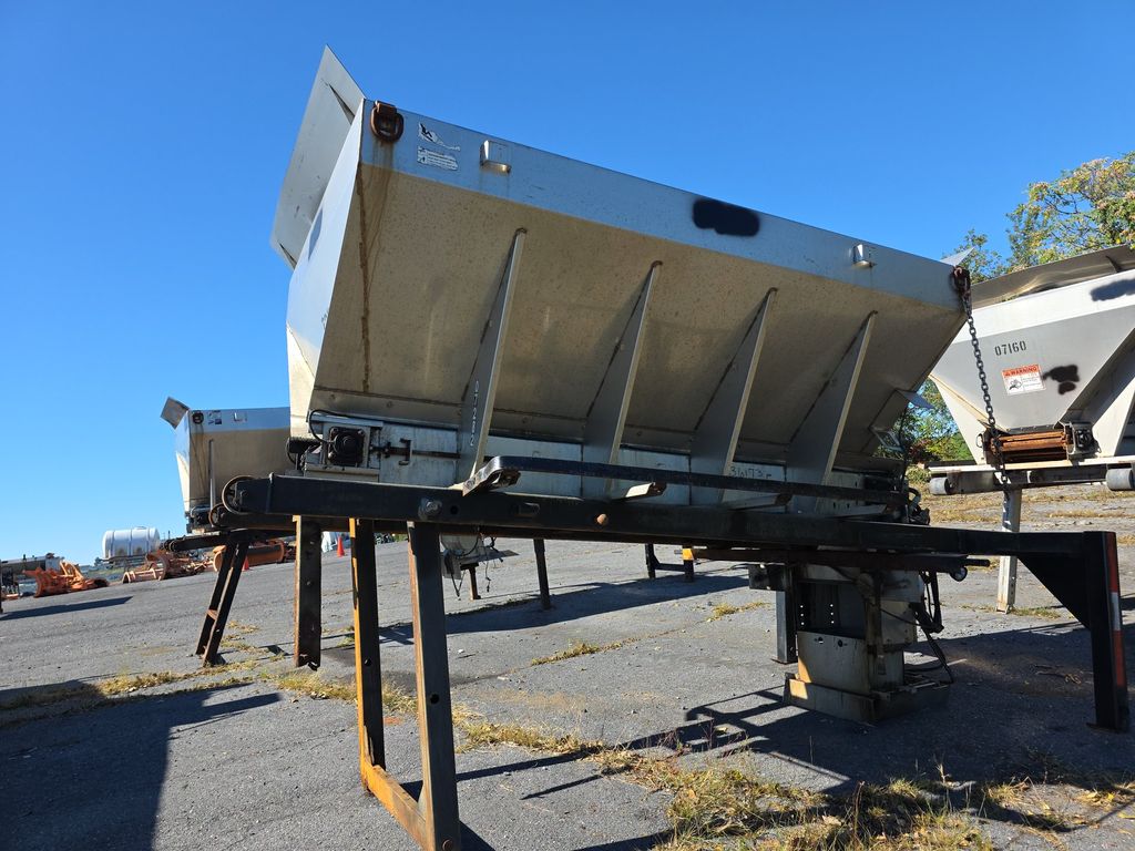 2010 Henderson FSHVA10HYD Spreader photo