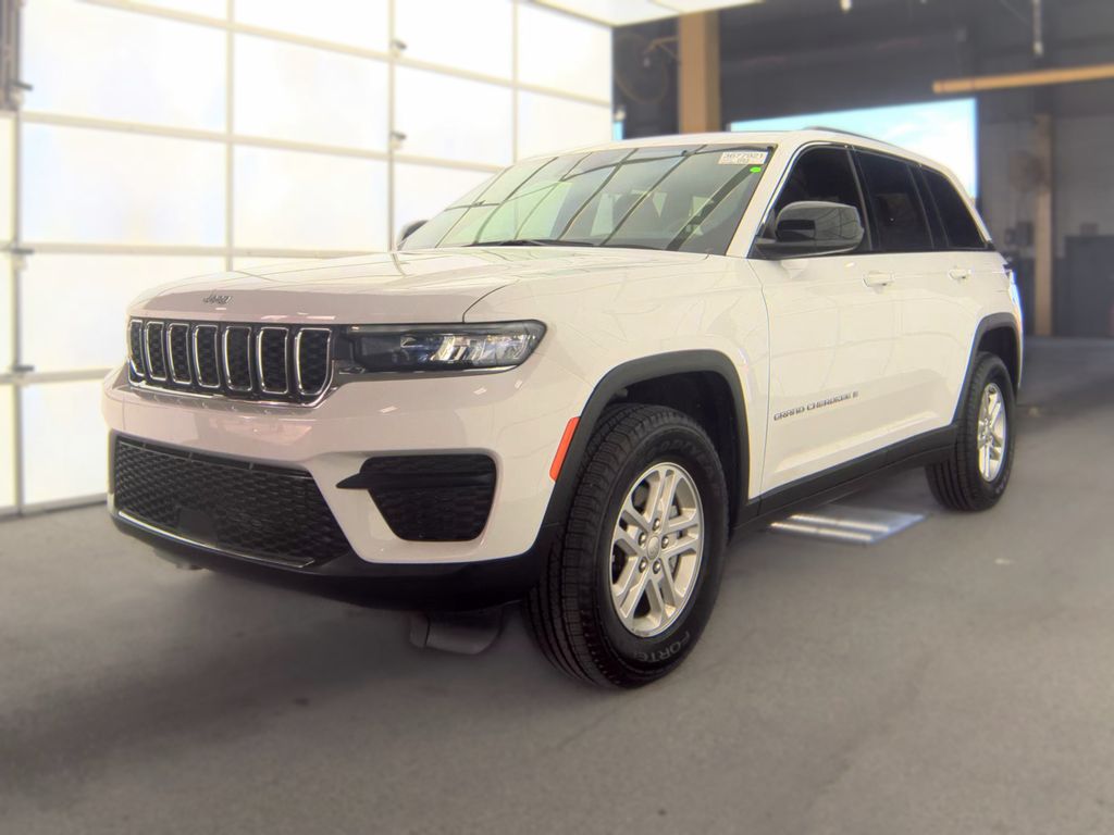 2025 Jeep Grand Cherokee Laredo photo