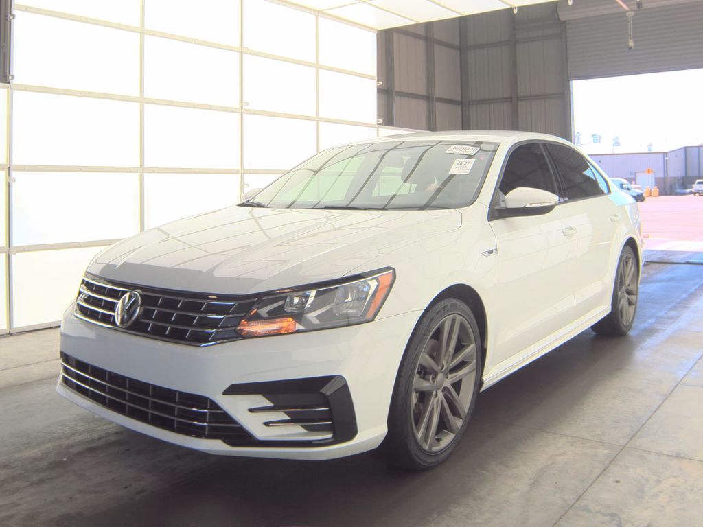 2018 Volkswagen Passat R-Line photo