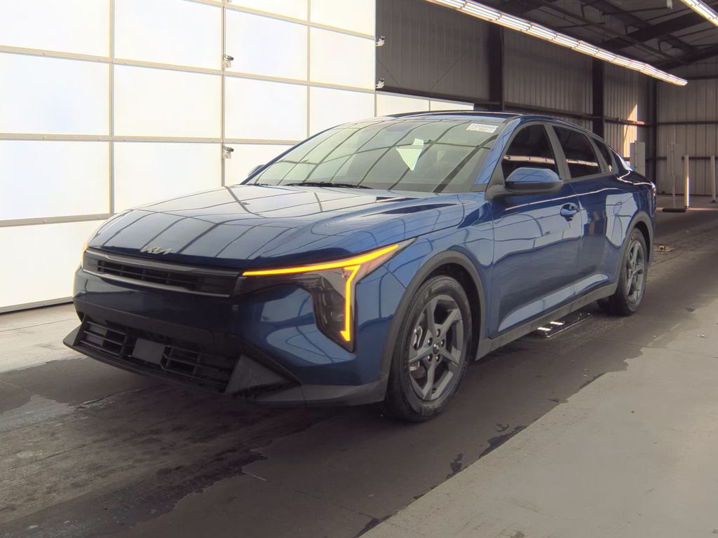 2025 Kia K4 LXS photo