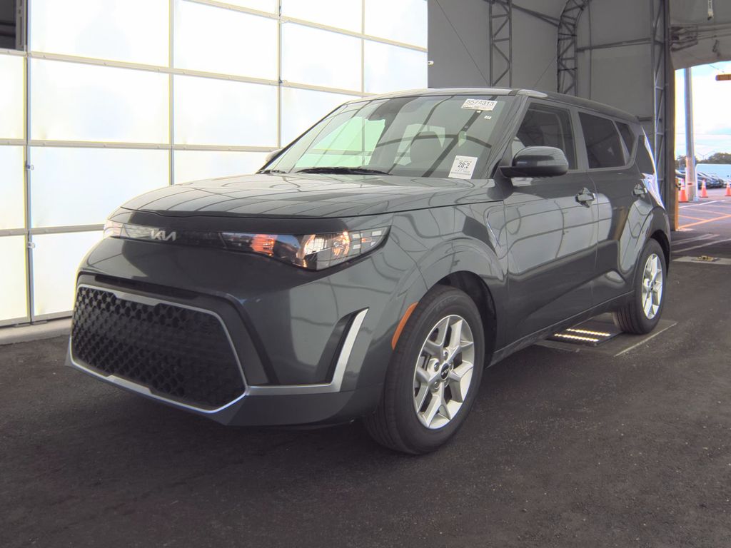 2025 Kia Soul LX photo