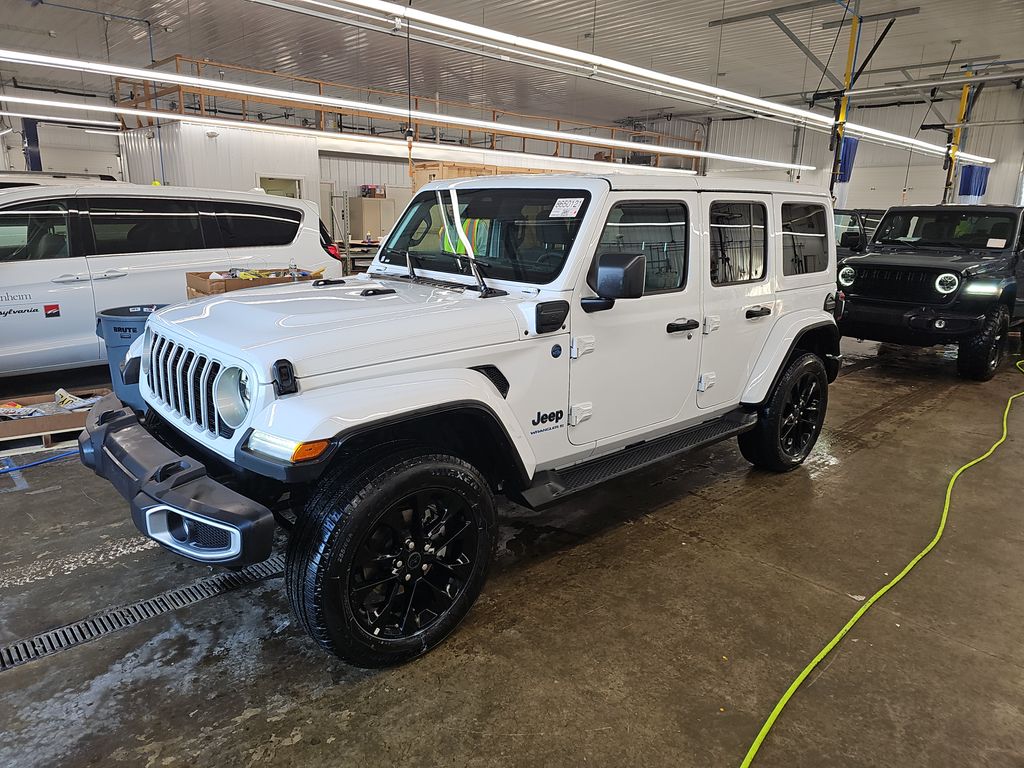 2025 Jeep Wrangler Sahara photo