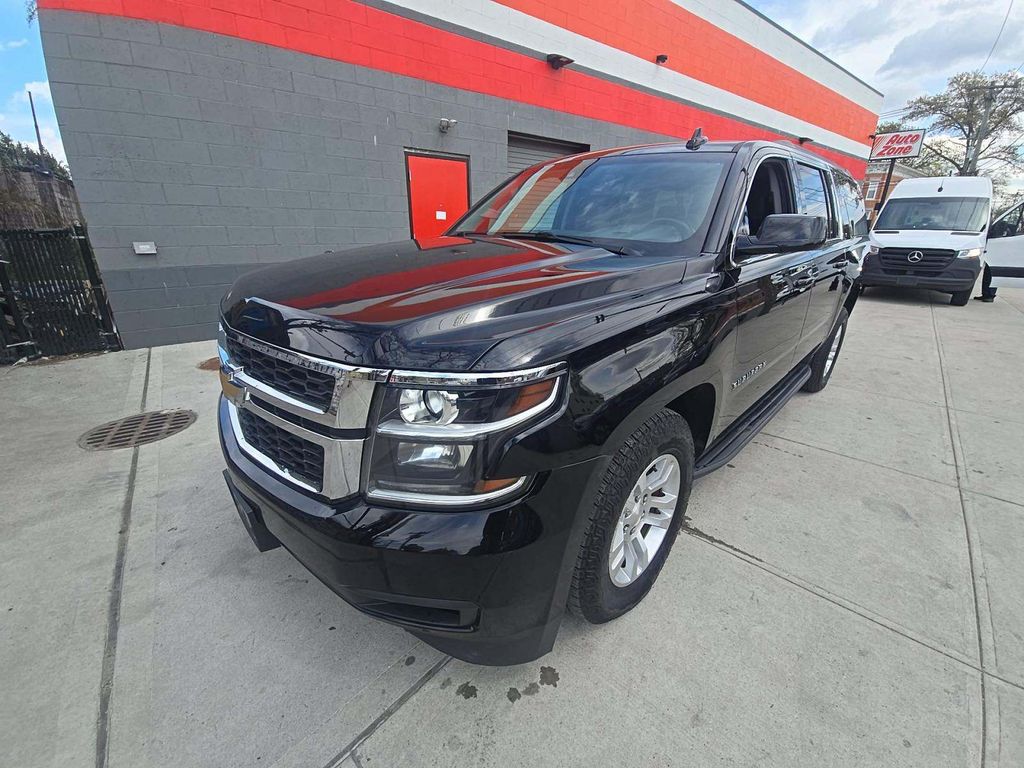 2019 Chevrolet Suburban LT photo