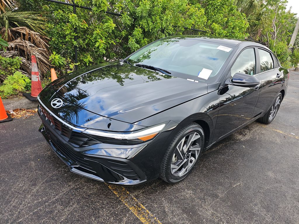 2025 Hyundai Elantra Limited photo
