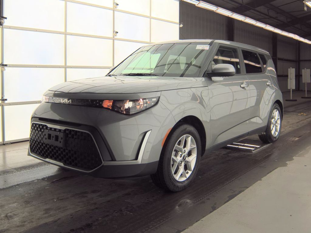 2025 Kia Soul LX photo