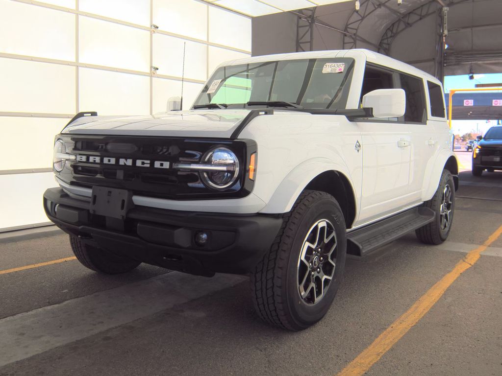 2025 Ford Bronco Outer Bank photo