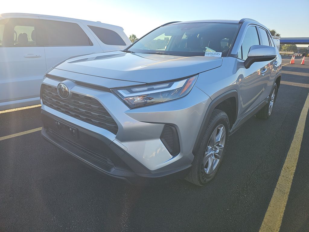 2025 Toyota RAV4 Hybrid XLE photo