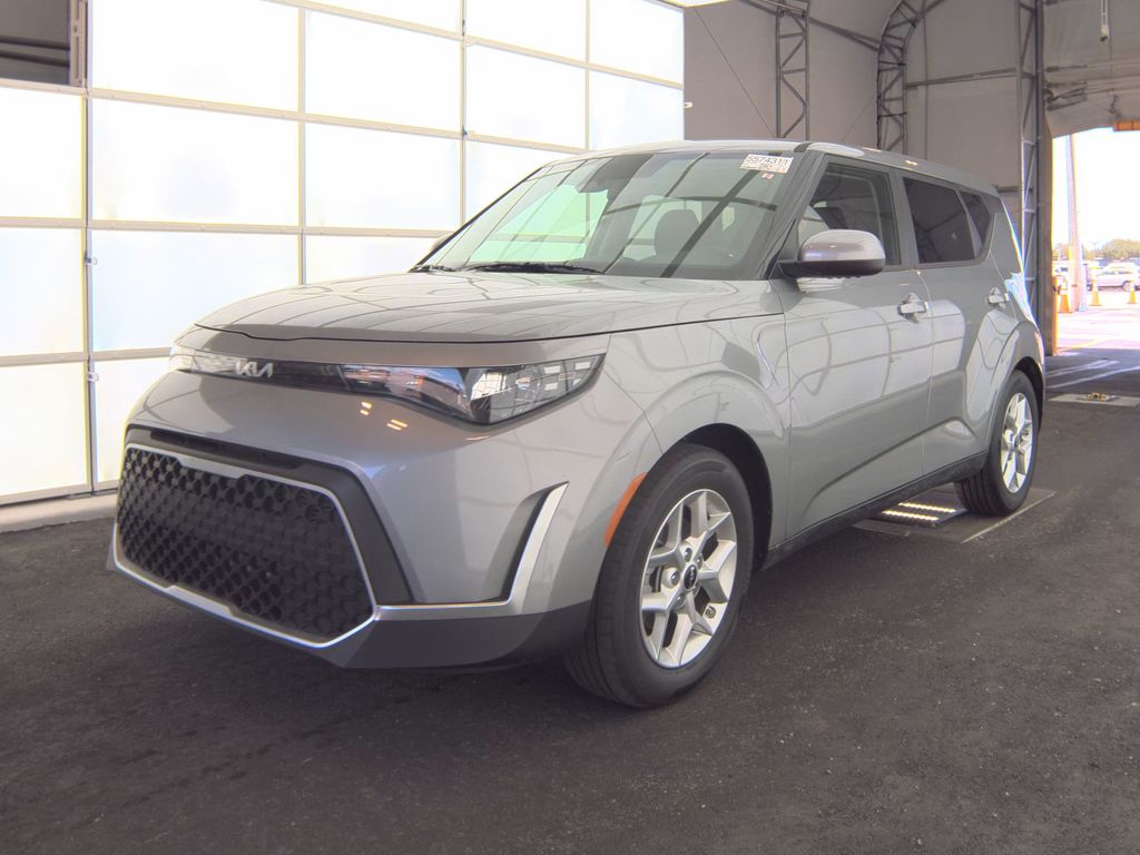 2025 Kia Soul LX photo