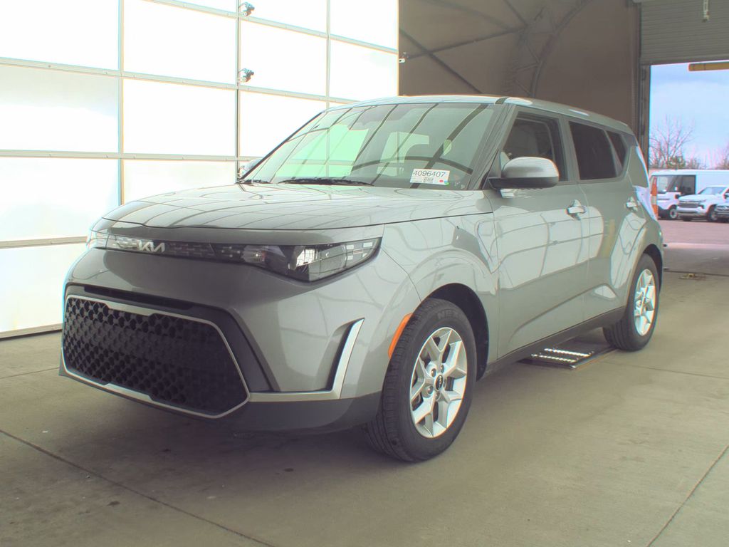 2025 Kia Soul LX photo