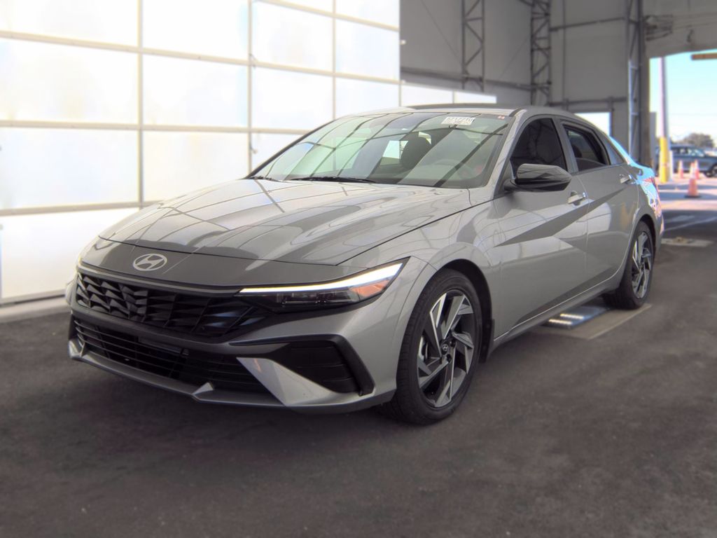2025 Hyundai Elantra SEL Sport photo