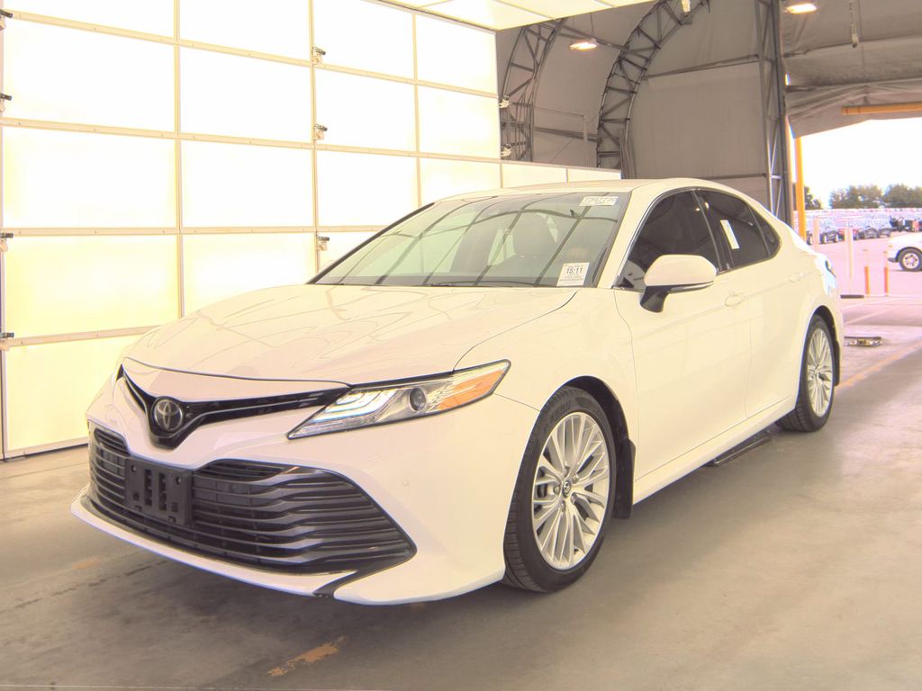 2018 Toyota Camry XLE photo