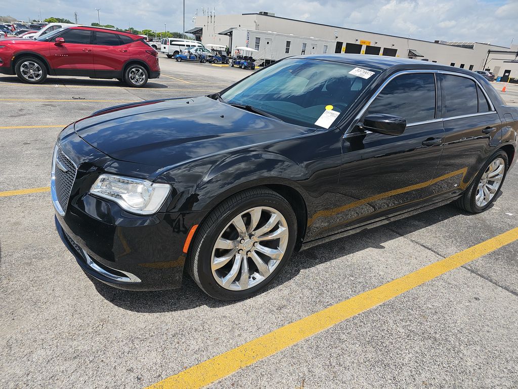 2018 Chrysler 300 Touring L photo
