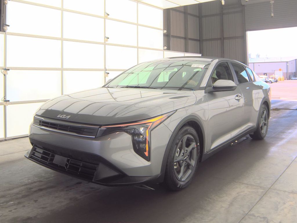 2025 Kia K4 LXS photo