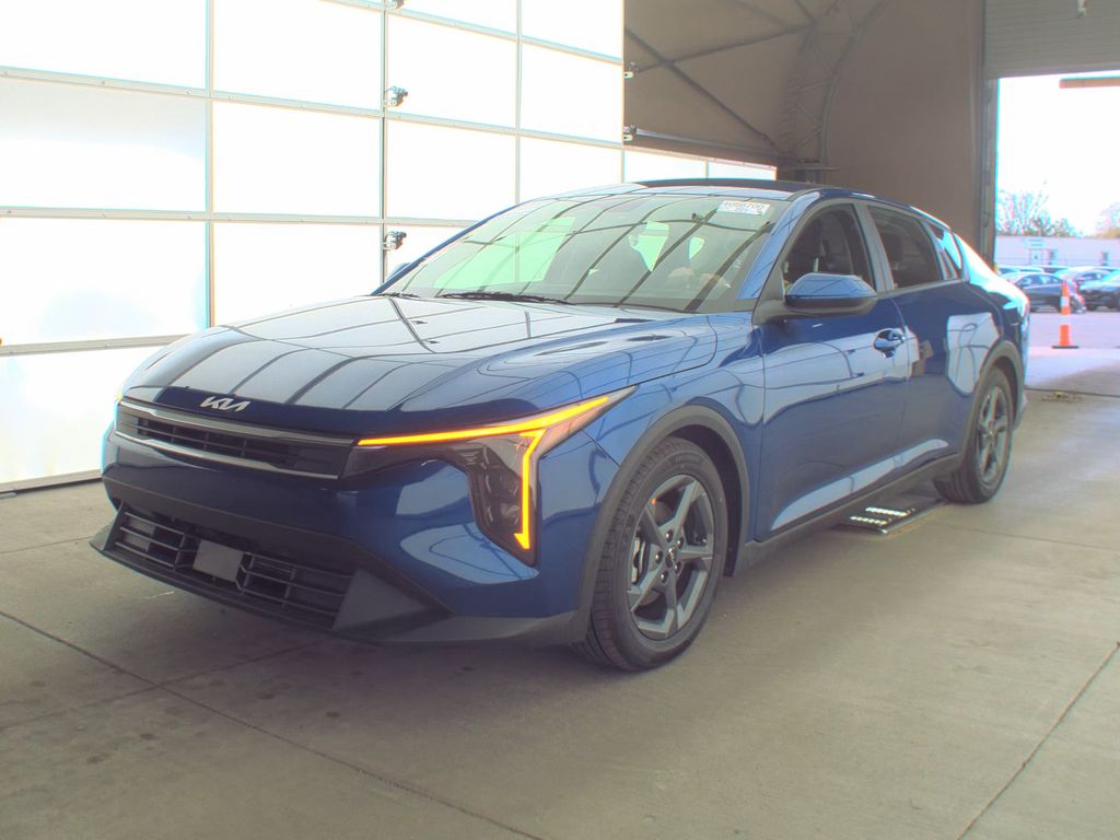 2025 Kia K4 LXS photo