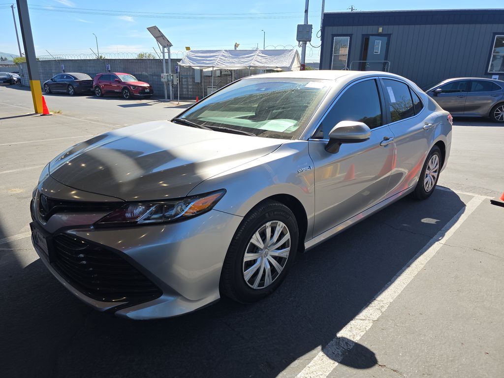 2019 Toyota Camry Hybrid LE photo
