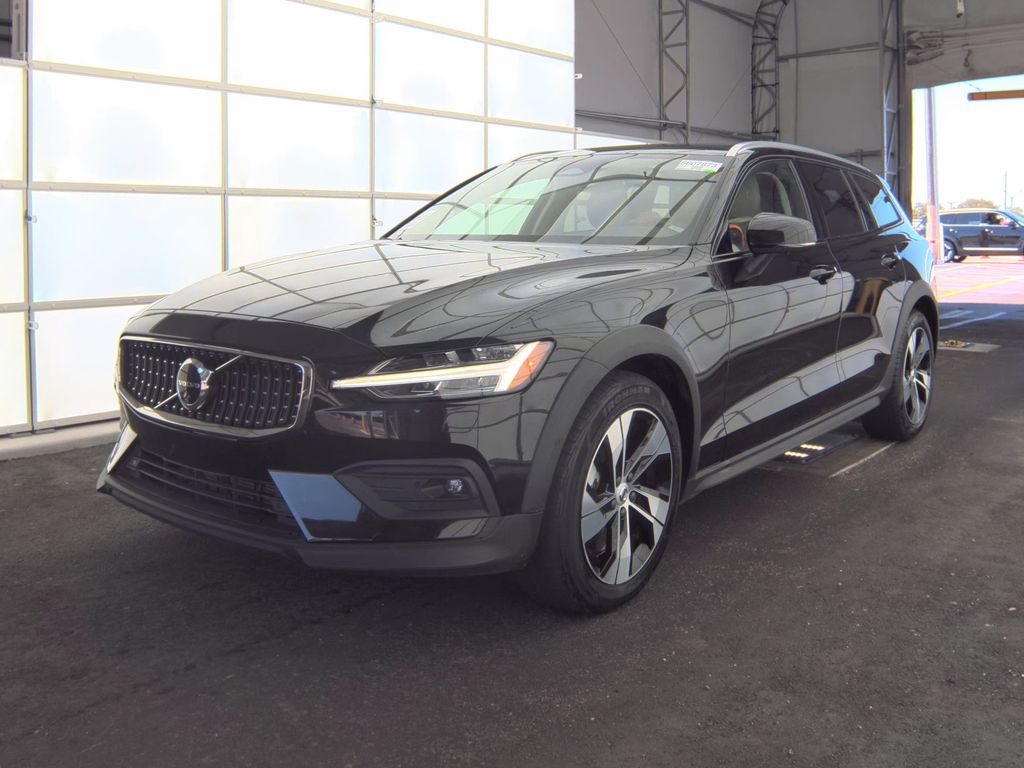 2025 Volvo V60 Plus photo