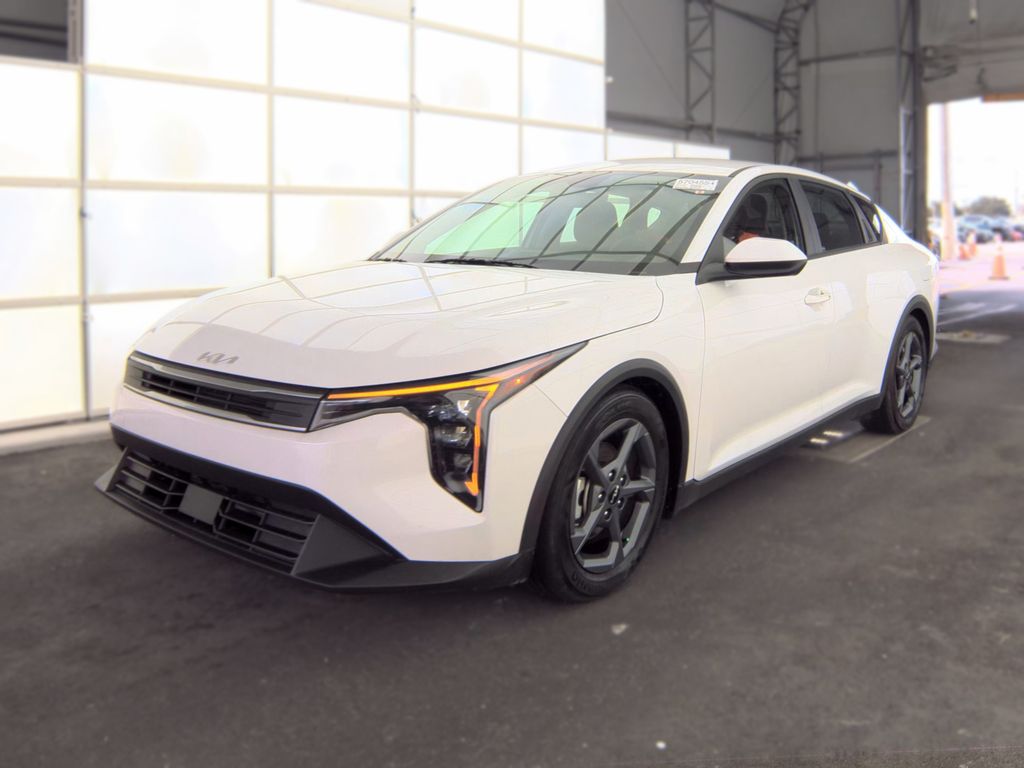 2025 Kia K4 LXS photo