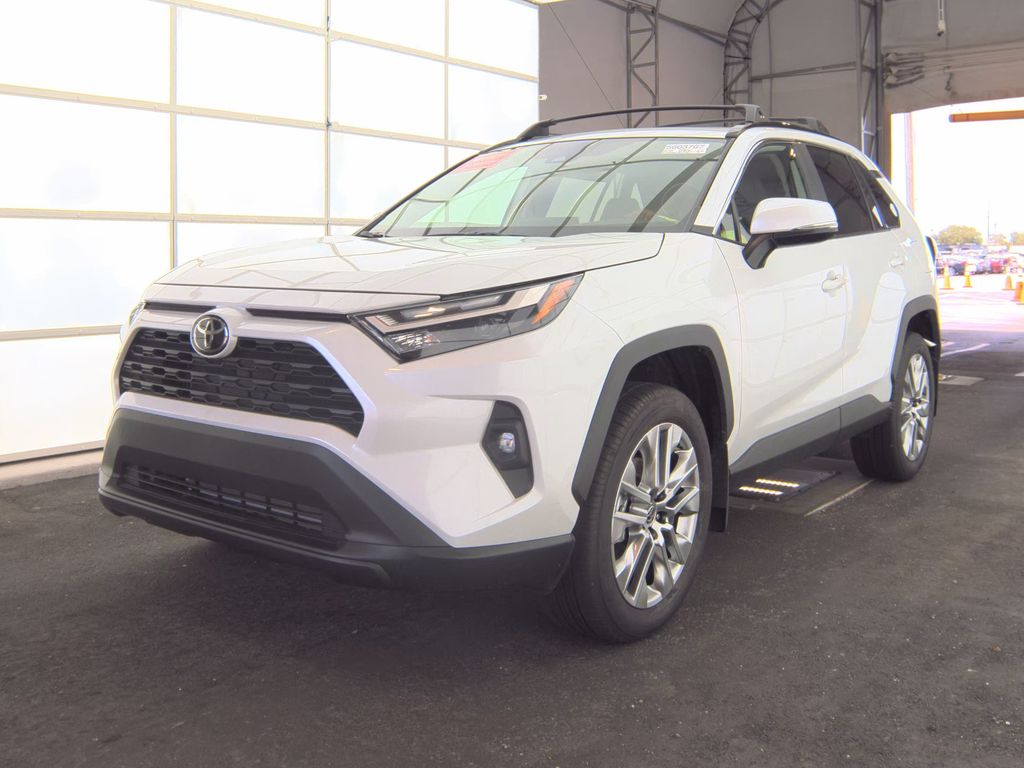 2025 Toyota RAV4 XLE Premiu photo