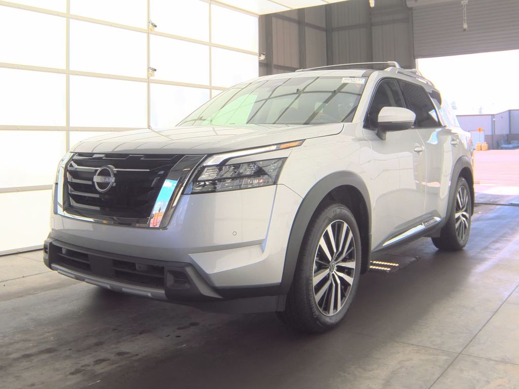 2025 Nissan Pathfinder Platinum photo
