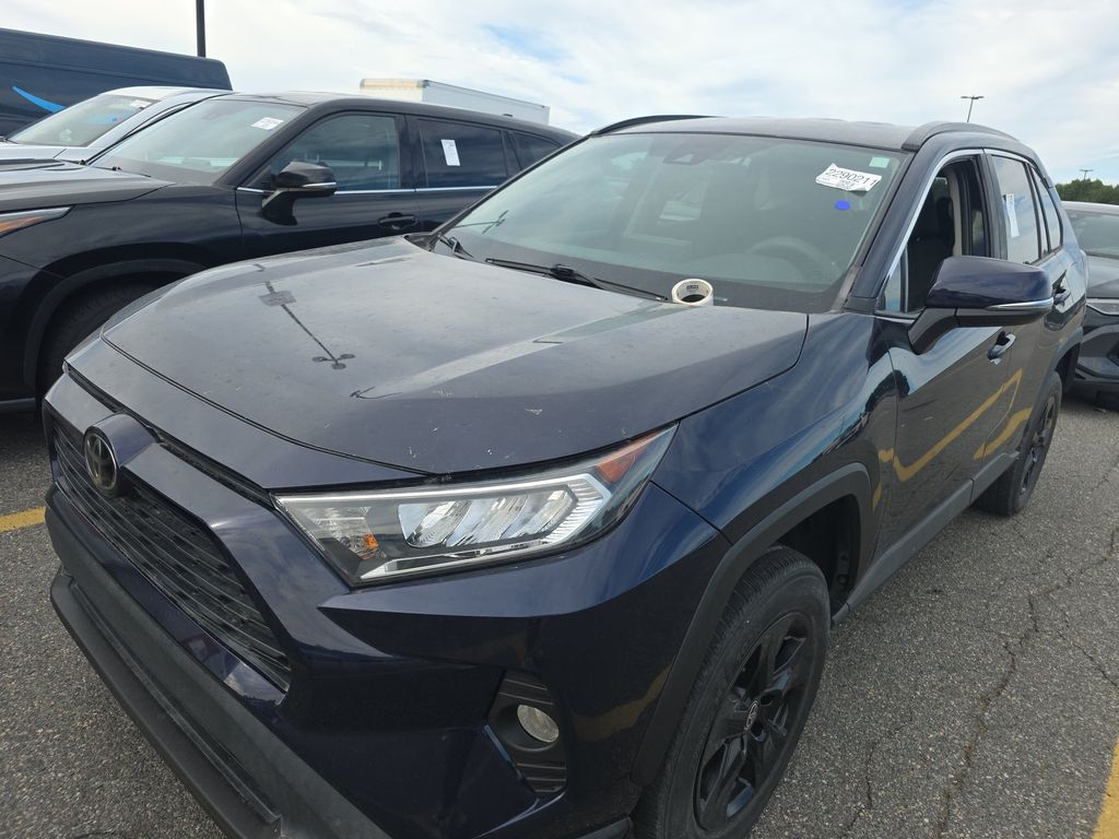 2021 Toyota RAV4 XLE photo