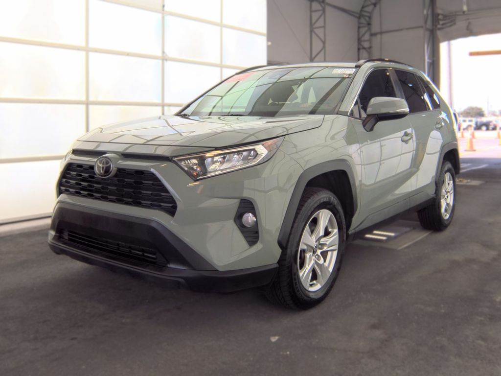 2021 Toyota RAV4 XLE photo