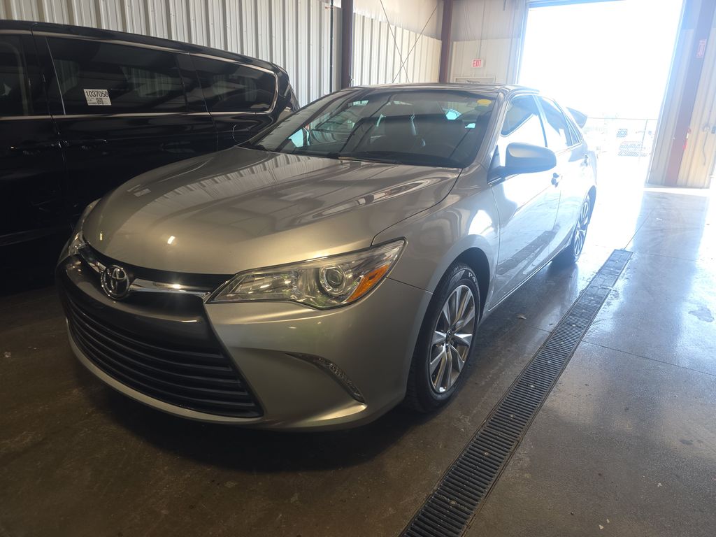 2016 Toyota Camry XLE photo