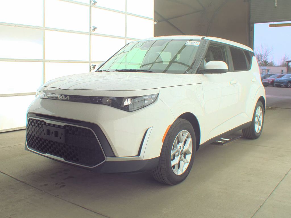 2025 Kia Soul LX photo