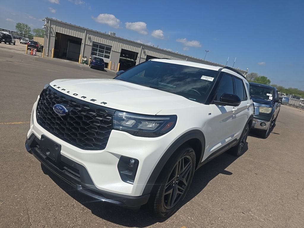 2025 Ford Explorer ST-Line photo