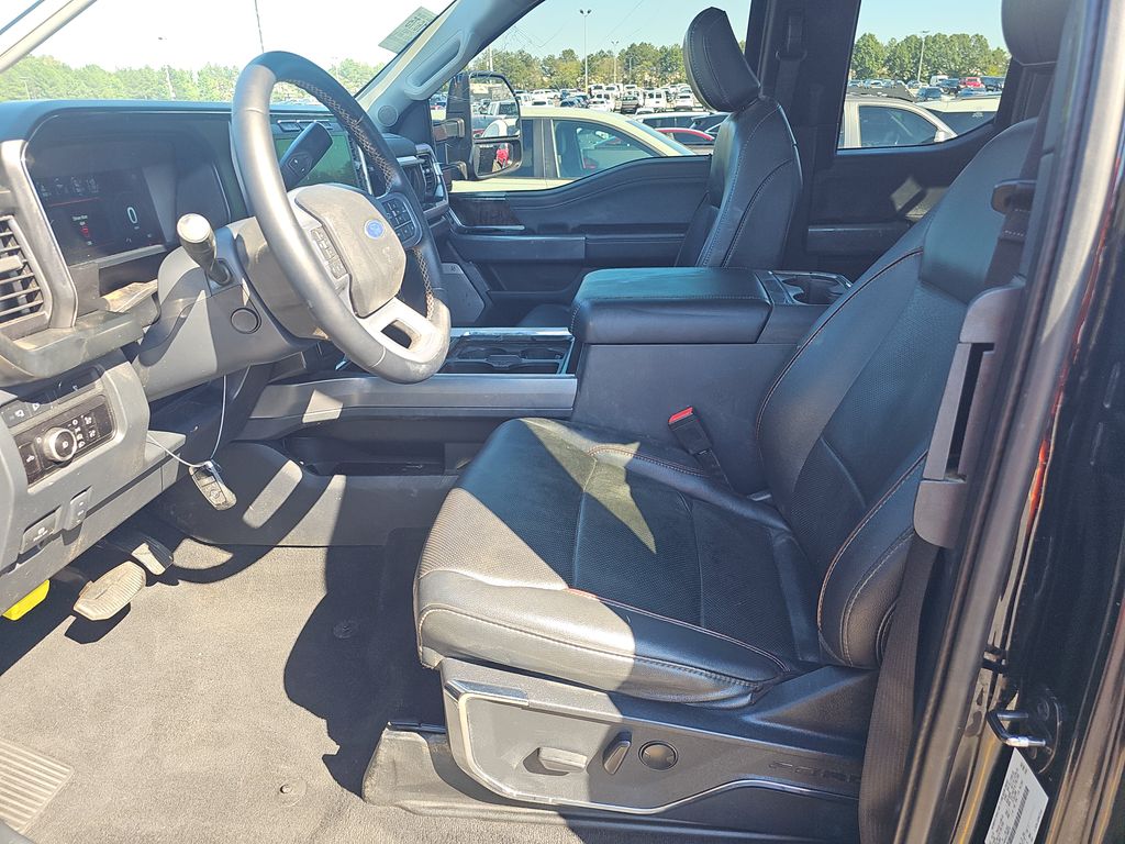 2023 Ford F-550 Lariat photo