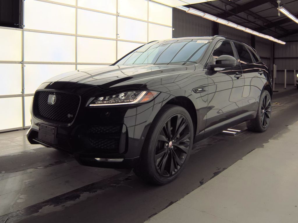 2017 Jaguar F Pace R-Sport photo
