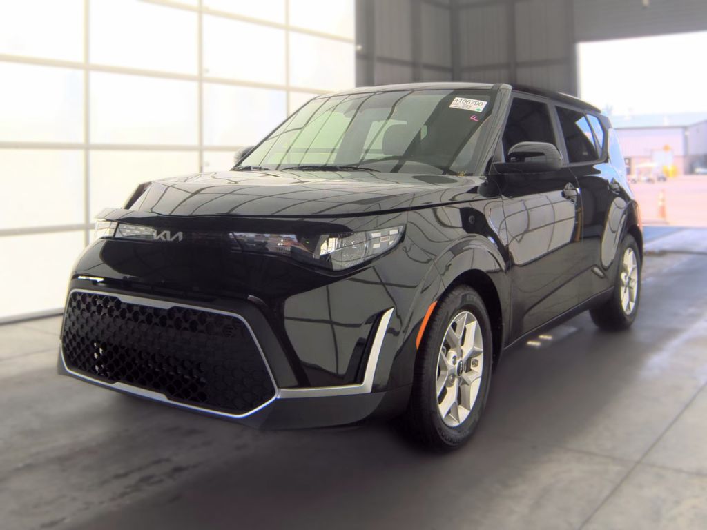 2025 Kia Soul LX photo