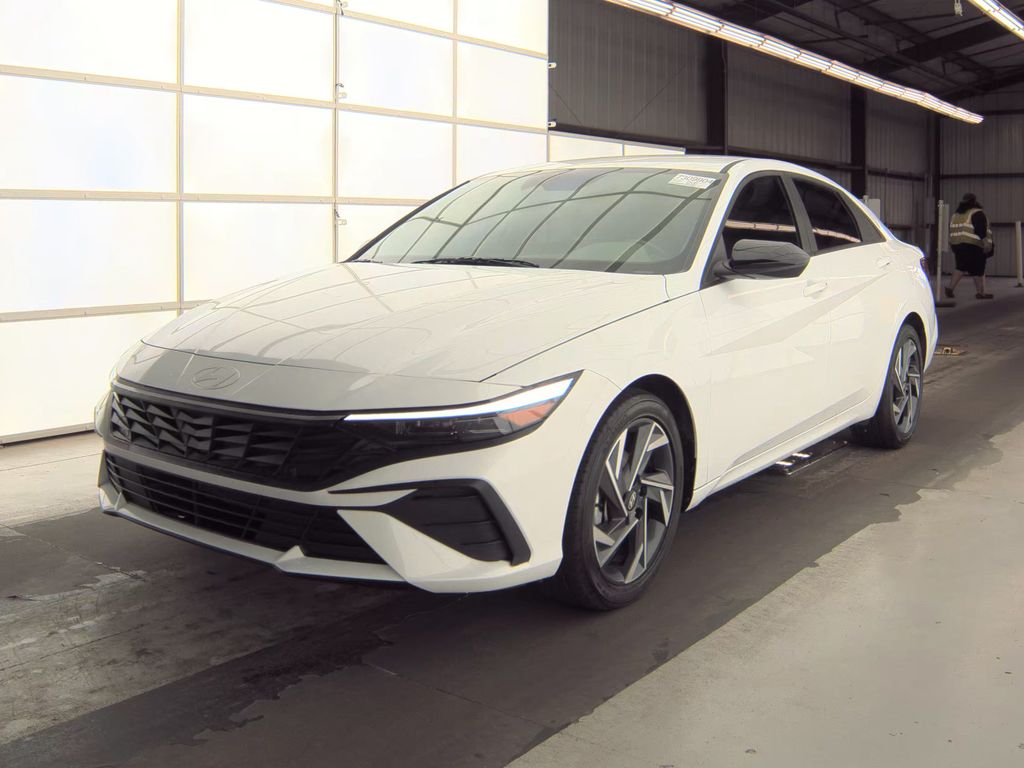 2025 Hyundai Elantra SEL Sport photo