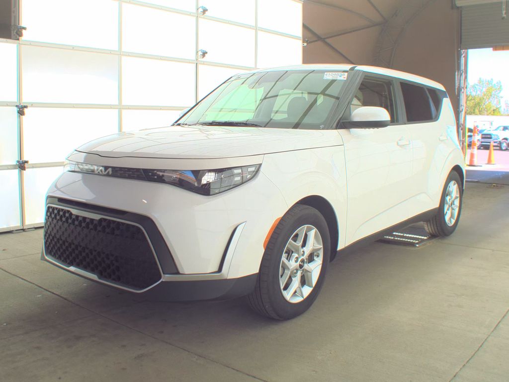 2025 Kia Soul LX photo