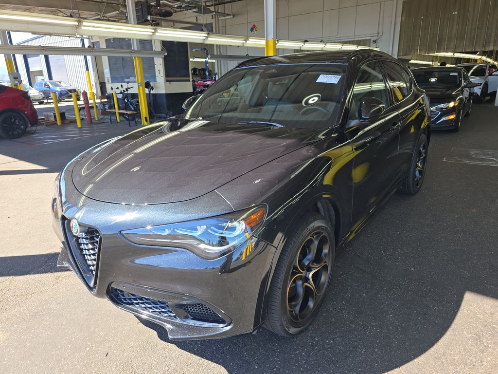 2025 Alfa Romeo Stelvio photo