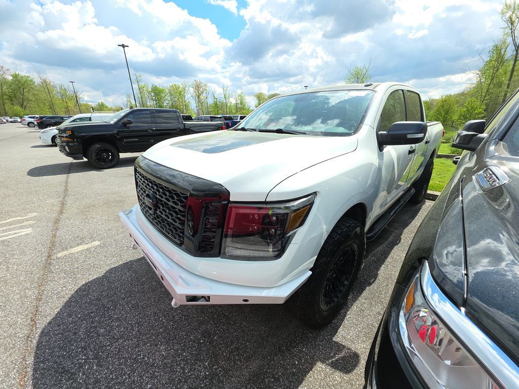 2018 Nissan Titan SV photo