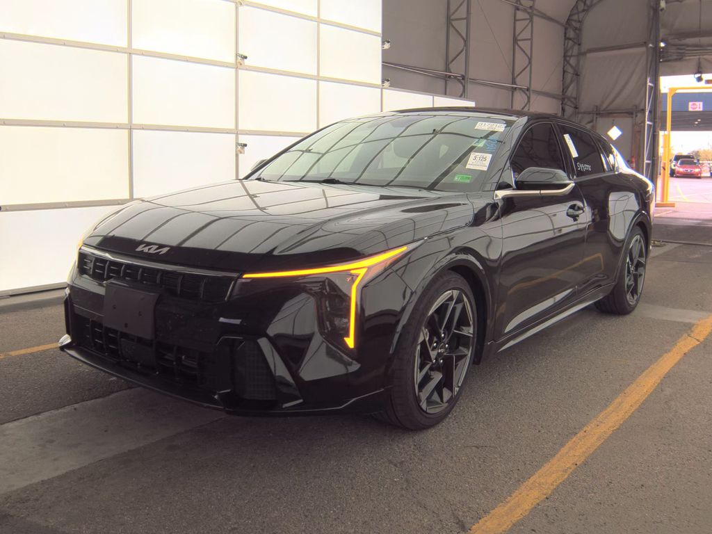 2025 Kia K4 GT-Line photo