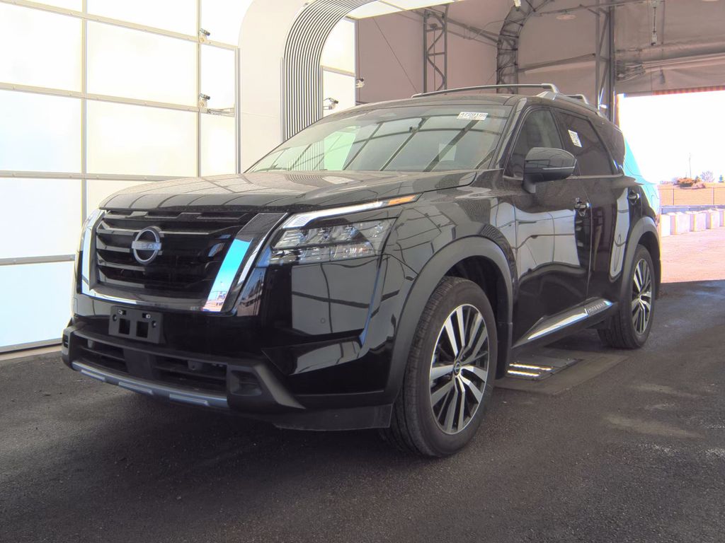 2025 Nissan Pathfinder Platinum photo