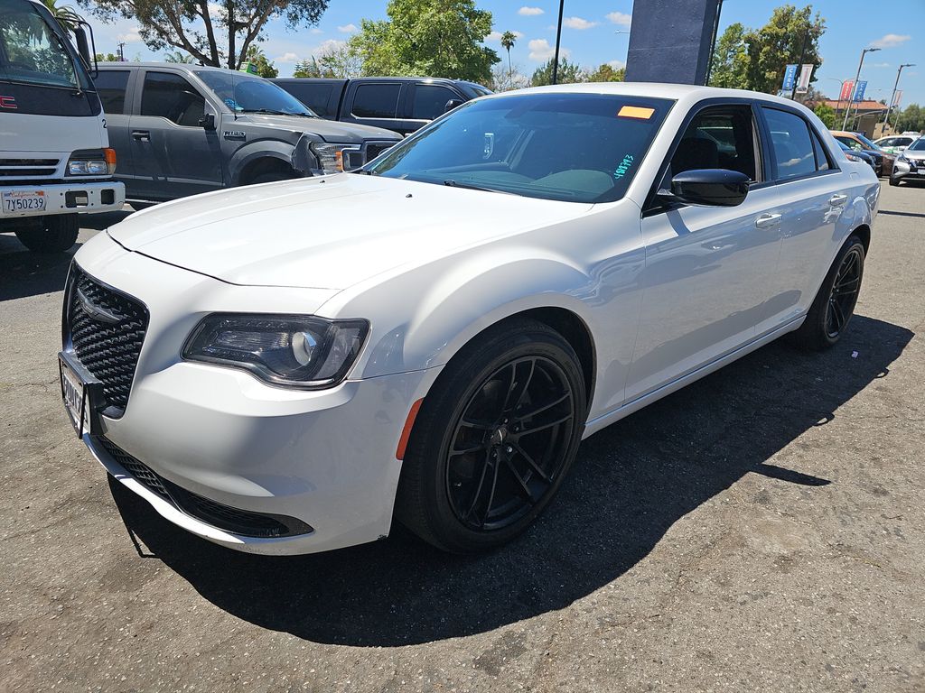 2018 Chrysler 300 Touring photo