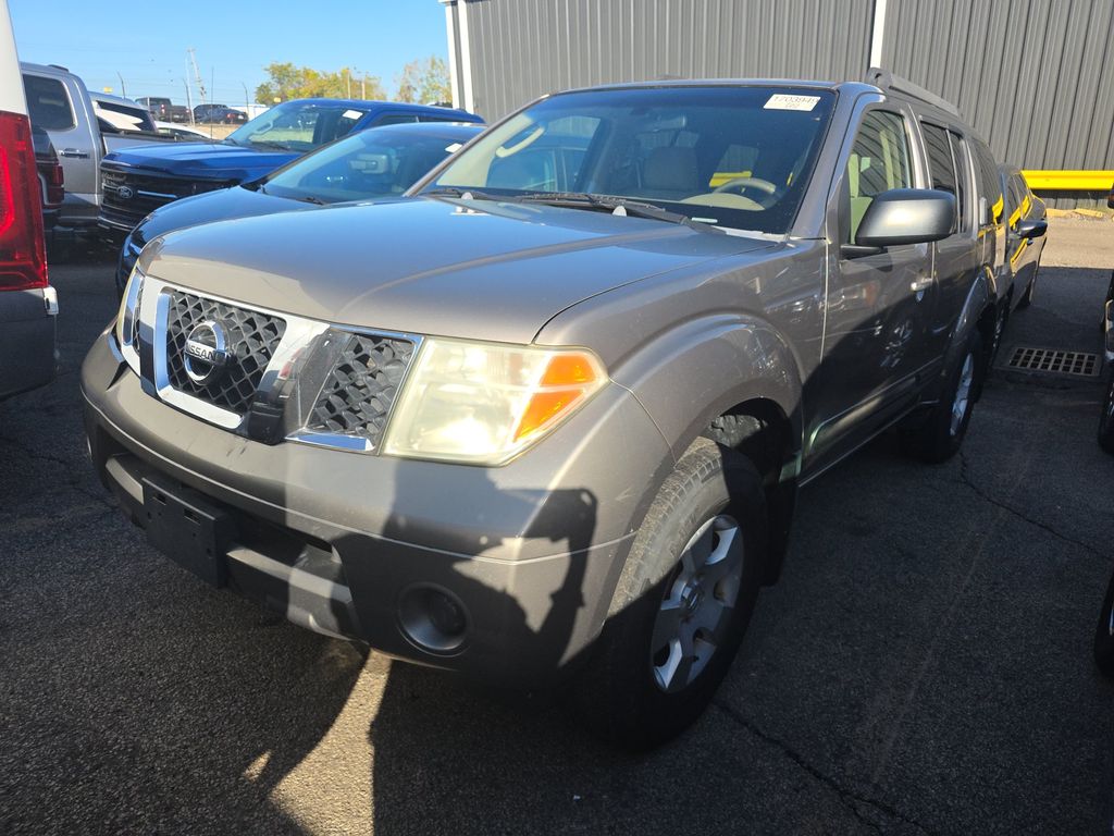 2005 Nissan Pathfind XE photo