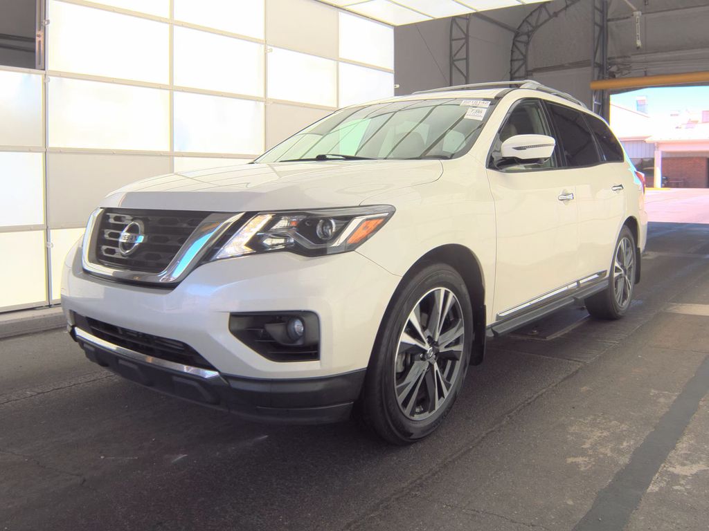 2017 Nissan Pathfinder Platinum photo