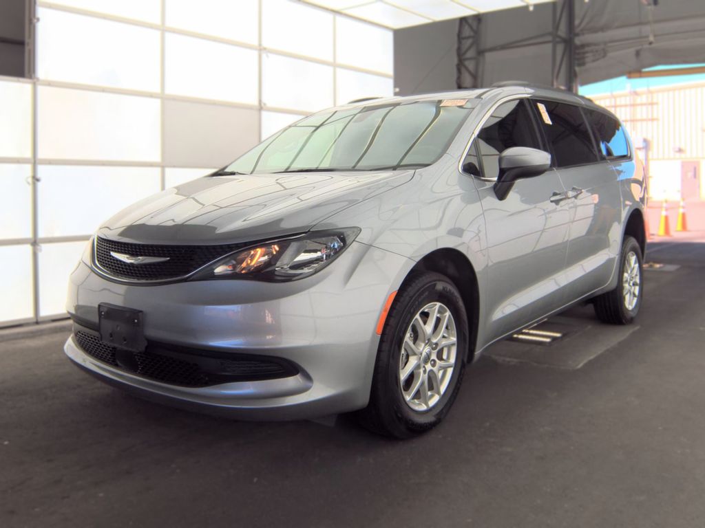 2021 Chrysler Voyager LXI photo