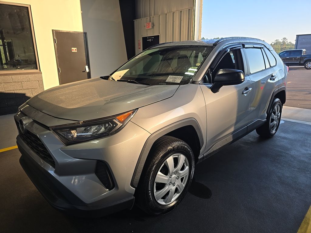 2021 Toyota RAV4 LE photo