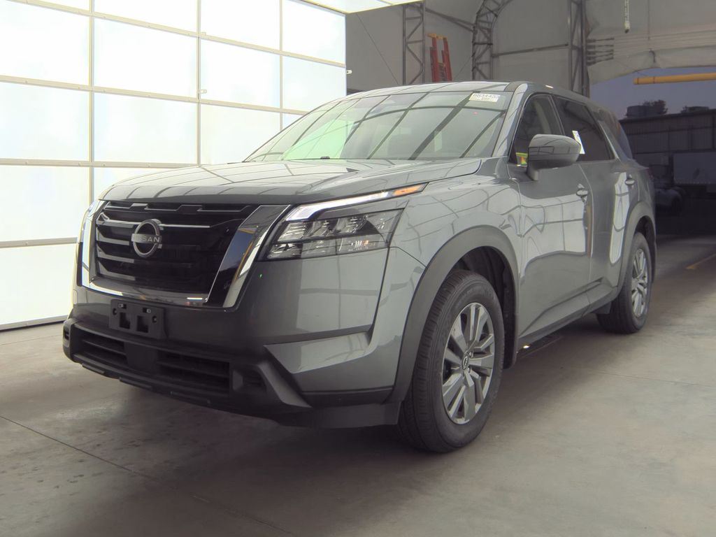 2025 Nissan Pathfinder S photo