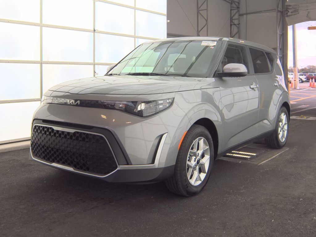 2025 Kia Soul LX photo