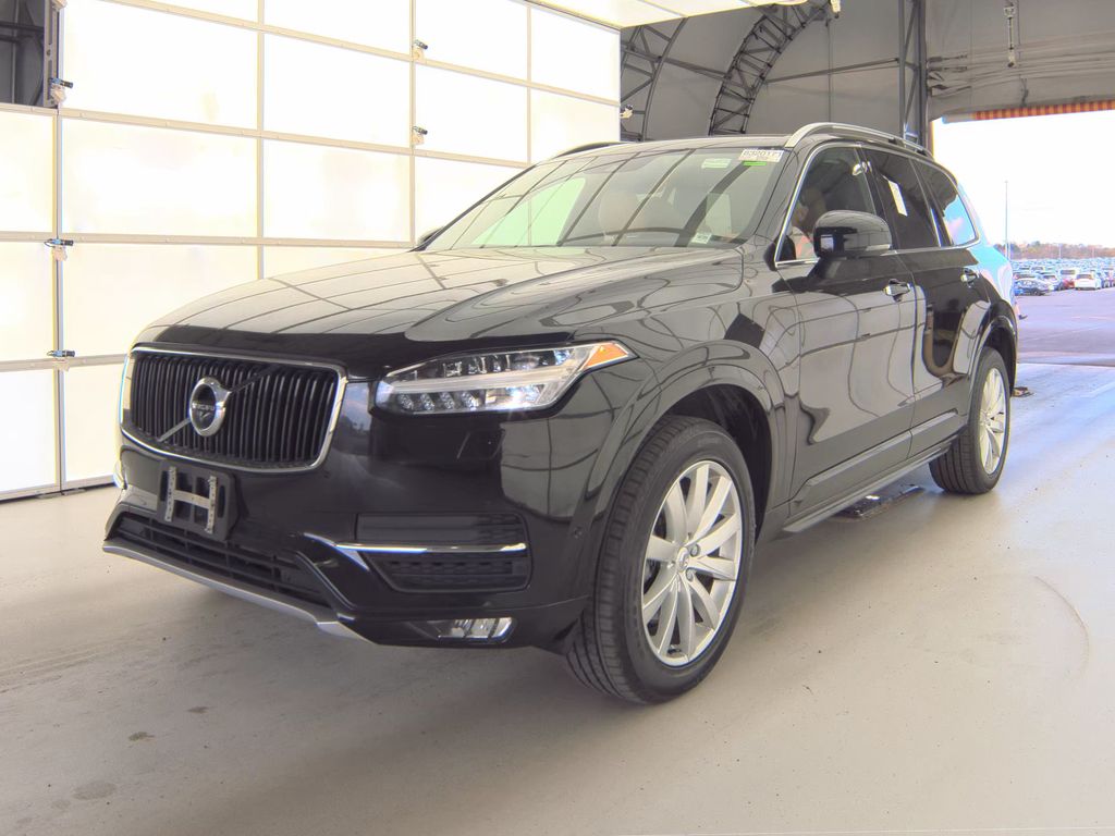2016 Volvo XC90 T6 Momentm photo