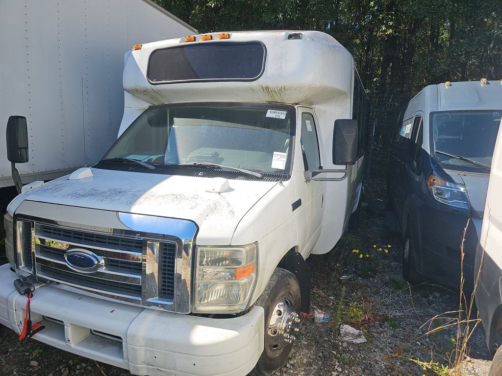 2013 Ford E-450 Cutaway photo