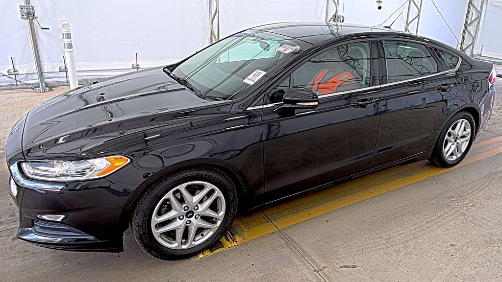 2016 Ford Fusion SE photo