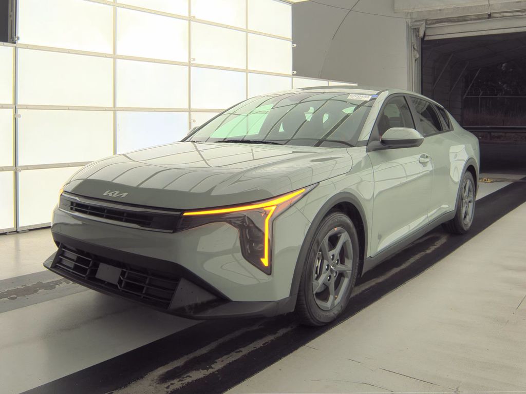 2025 Kia K4 LXS photo