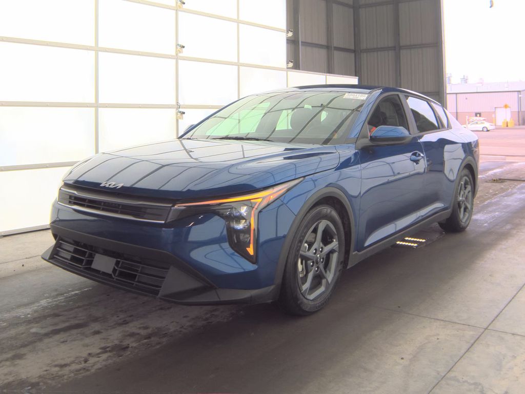 2025 Kia K4 LXS photo